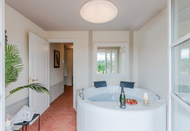 Villa in Montecarlo - Villa Flora Villa in Montecarlo - Villa Flora