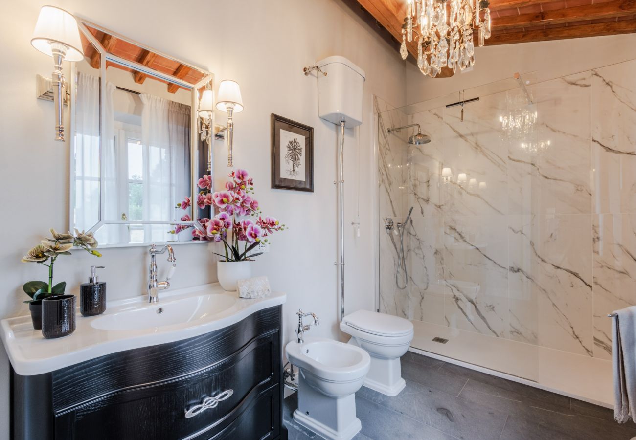 Villa in Montecarlo - Villa Flora Villa in Montecarlo - Villa Flora