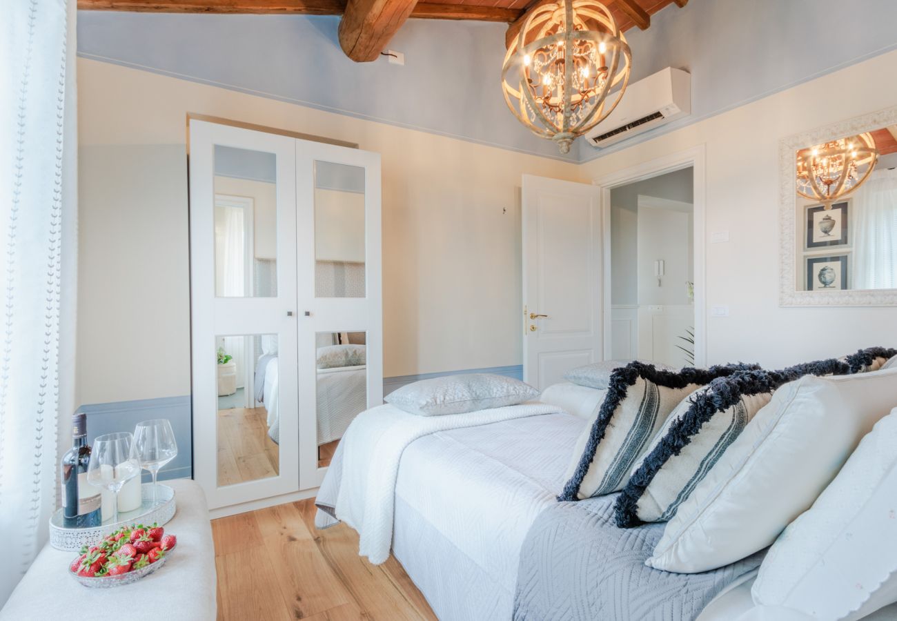 Villa in Montecarlo - Villa Flora Villa in Montecarlo - Villa Flora