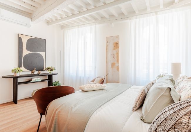 Apartment in Lucca - Letizia Mirror Apartment in Lucca - Letizia Mirror