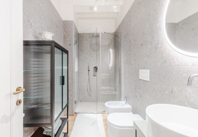 Apartment in Lucca - Letizia Mirror Apartment in Lucca - Letizia Mirror