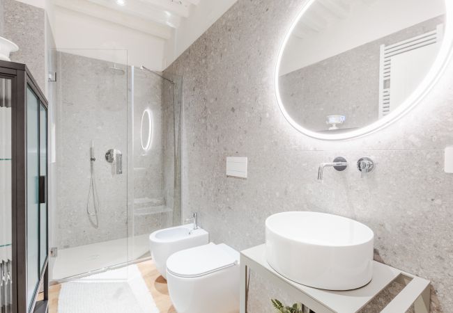 Apartment in Lucca - Letizia Mirror Apartment in Lucca - Letizia Mirror