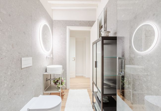 Apartment in Lucca - Letizia Mirror Apartment in Lucca - Letizia Mirror