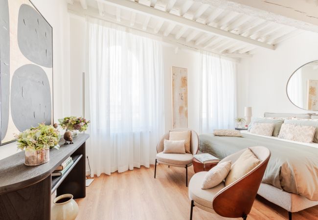 Apartment in Lucca - Letizia Mirror Apartment in Lucca - Letizia Mirror