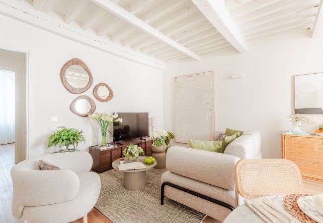 Apartment in Lucca - Letizia Mirror Apartment in Lucca - Letizia Mirror